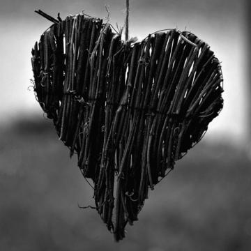 Heart-Wooden-Pezibear-Pixabay
